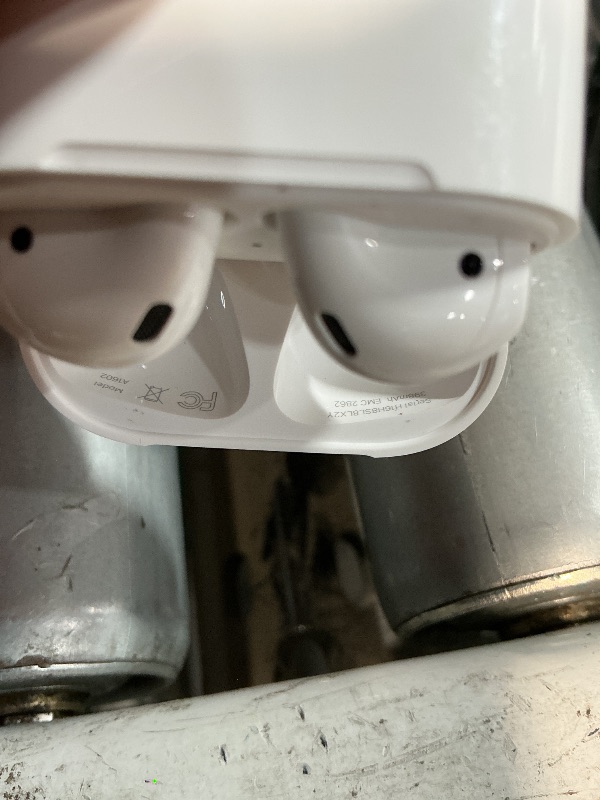 View 3 of *** ICLOUD LOCKED**DAMAGED SEE NOTES ***
Apple AirPods Wireless Earbuds with Lightning Charging Case