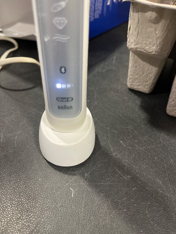 View 6 of Oral-B Pro 1000 CrossAction Electric Toothbrush