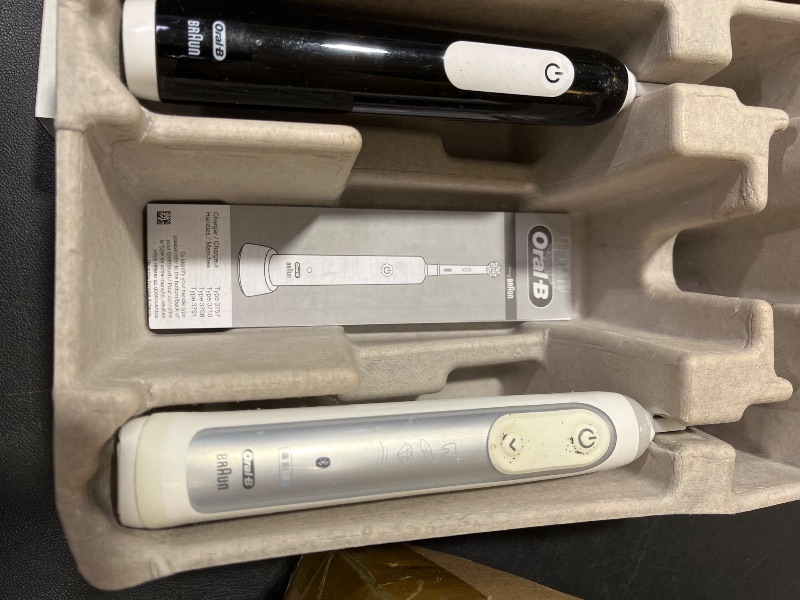 View 9 of Oral-B Pro 1000 CrossAction Electric Toothbrush