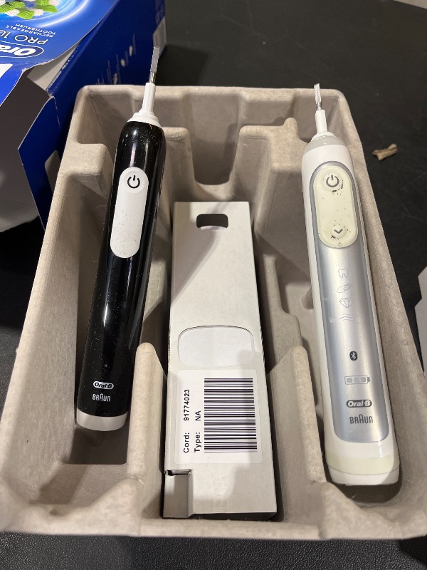 View 5 of Oral-B Pro 1000 CrossAction Electric Toothbrush