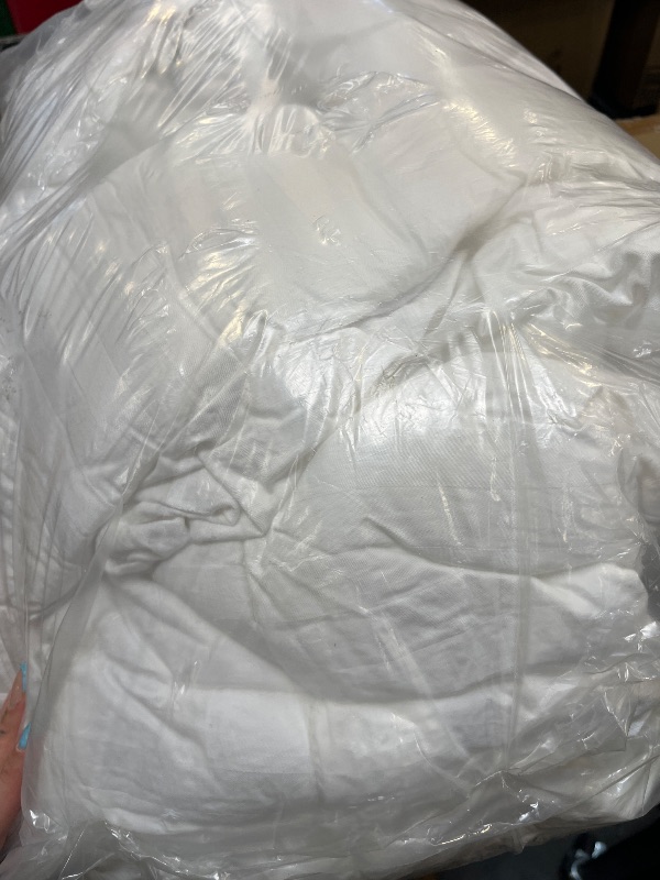 Photo 1 of queen comforter