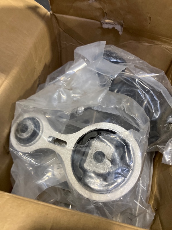 View 3 of DGZHLDO Engine Mount KitLPNPMGG0198343