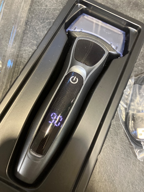 View 4 of ***  COLOR GREY ****

Fndna Foil Shaver for Men: Rechargeable Electric Razor Cordless Waterproof