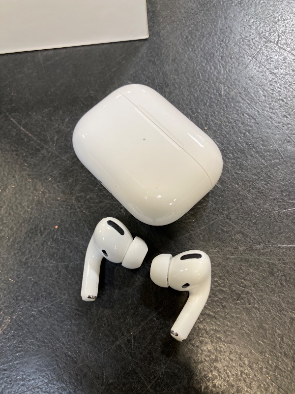 View 3 of Apple AirPods Pro (1st Gen) MagSafe Charging Case