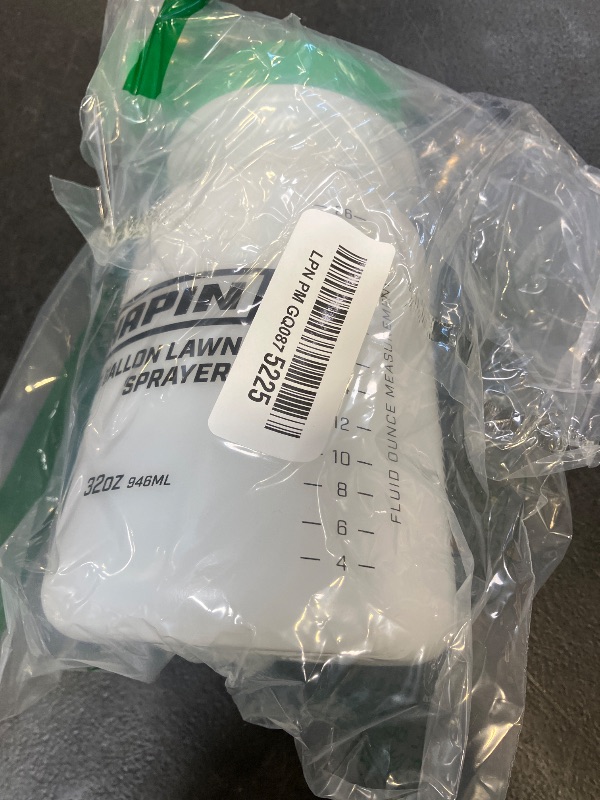View 2 of CHAPIN G390 32-Oz Hose-End Sprayer for Water-Soluble Fertilizer