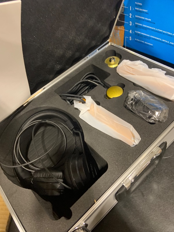 Photo 1 of Underground Water Leak Detector, Water Pipe Leak Detector, Two Size Sensors Precise Positioning, High-Sensitivity Digital Display Leakage Sensor, Carrying Case
