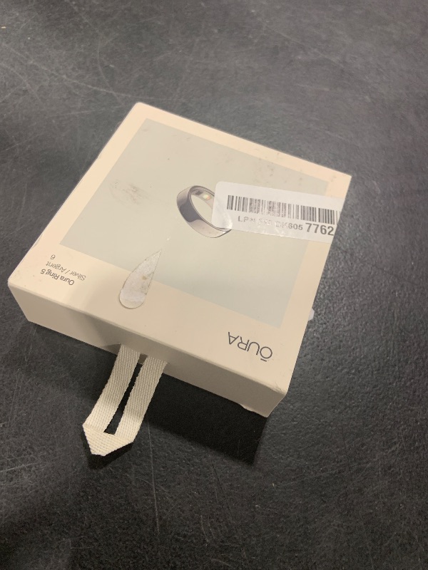Photo 1 of OURA Ring 5 Smart Ring - Silver - Size 6