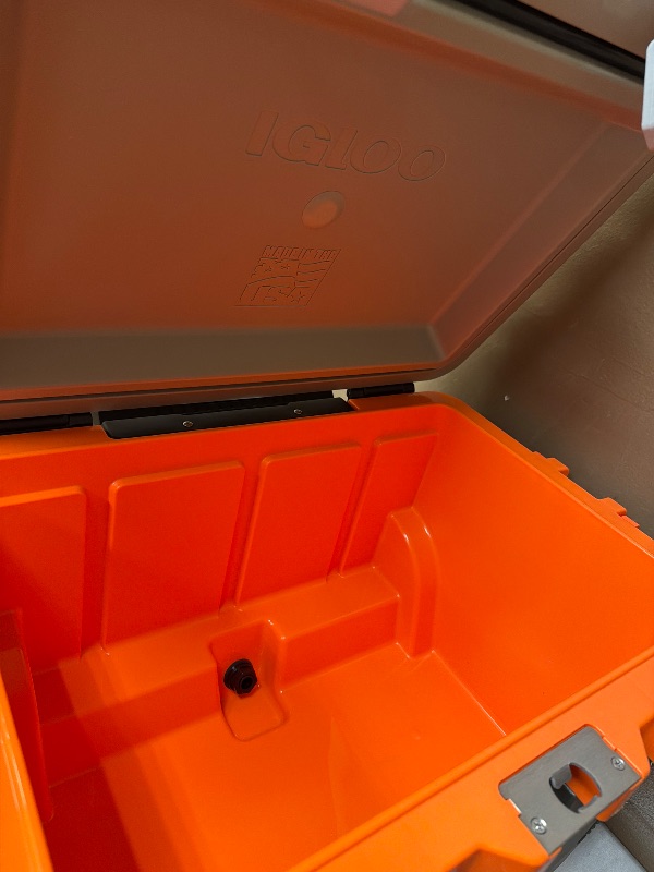 View 5 of SEE NOTES AND PICTURES …….Igloo Trailmate 52 Qt Roller Cooler