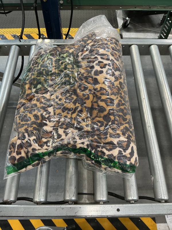 Photo 1 of Edenleaf Leopard Print Fleece Throw Blanket 60"x80"