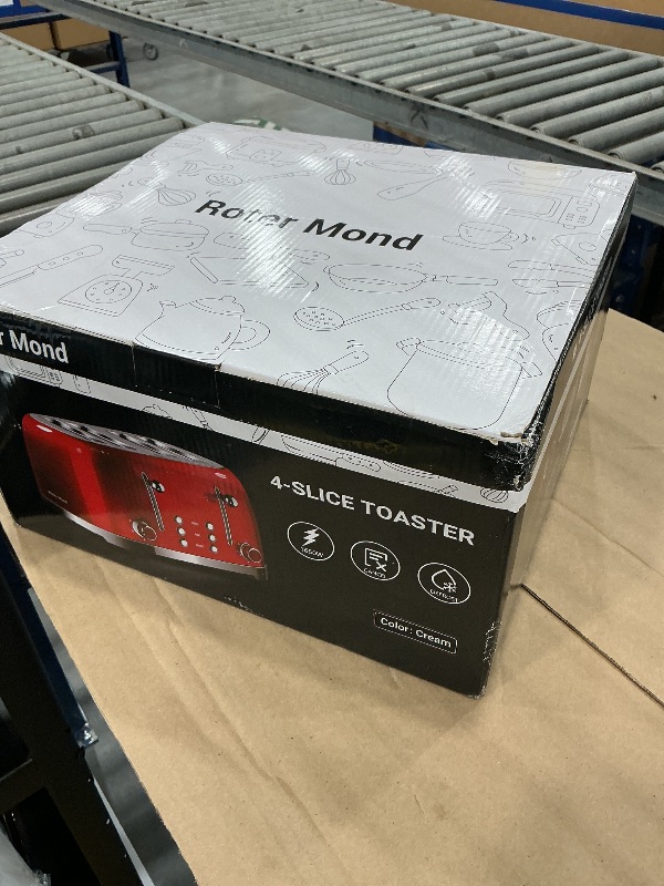 Photo 1 of Roter Mond 4-Slice Retro Toaster