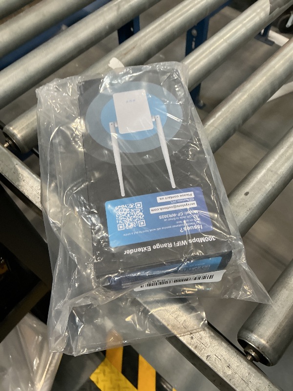 Photo 1 of Wi-Fi Repeater