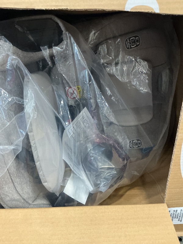 Photo 1 of Graco Extend2Fit 3-in-1 Convertible Car Seat