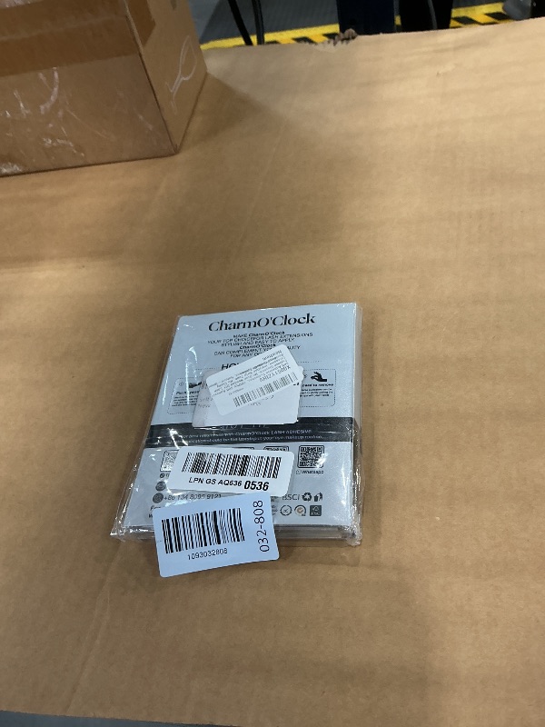 Photo 1 of CHARMO'CLOCK Self-Adhesive Lash Clusters Kit