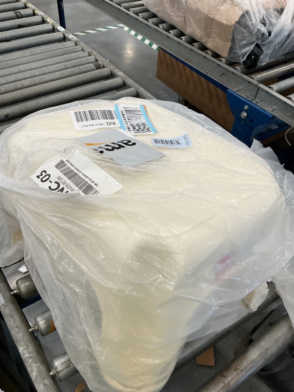 Photo 1 of Rubbermaid Roughneck Step Stool