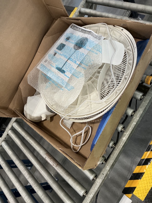 Photo 1 of Lasko 16" Oscillating Pedestal Fan - White