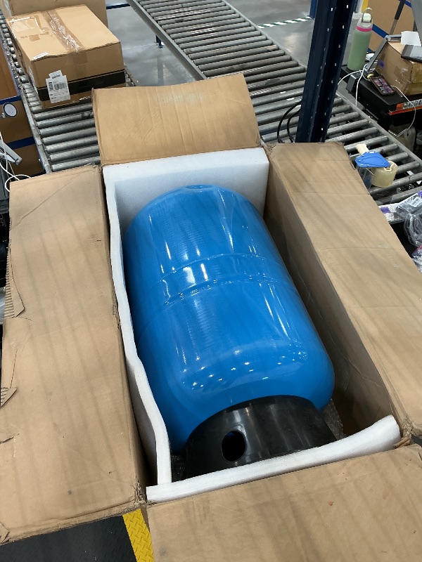 Photo 1 of VEVOR 30-Gallon Vertical Well Pressure Tank