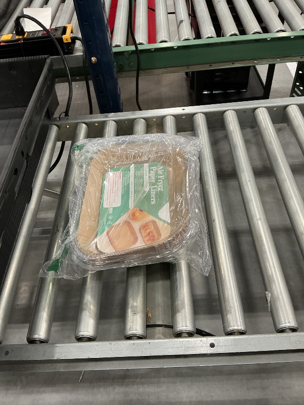 Photo 1 of Adhjito 200PCS Air Fryer Liners Rectangle