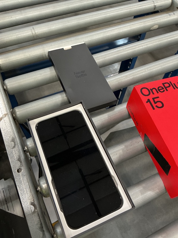 Photo 1 of OnePlus 15 256GB Infinite Black