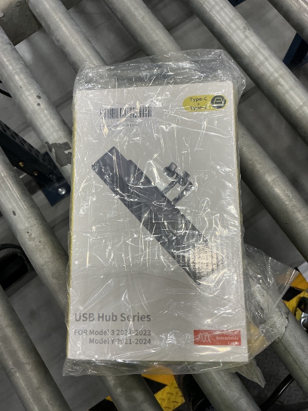 Photo 1 of Leikaendi USB Hub Charger for Tesla Model 3/Y