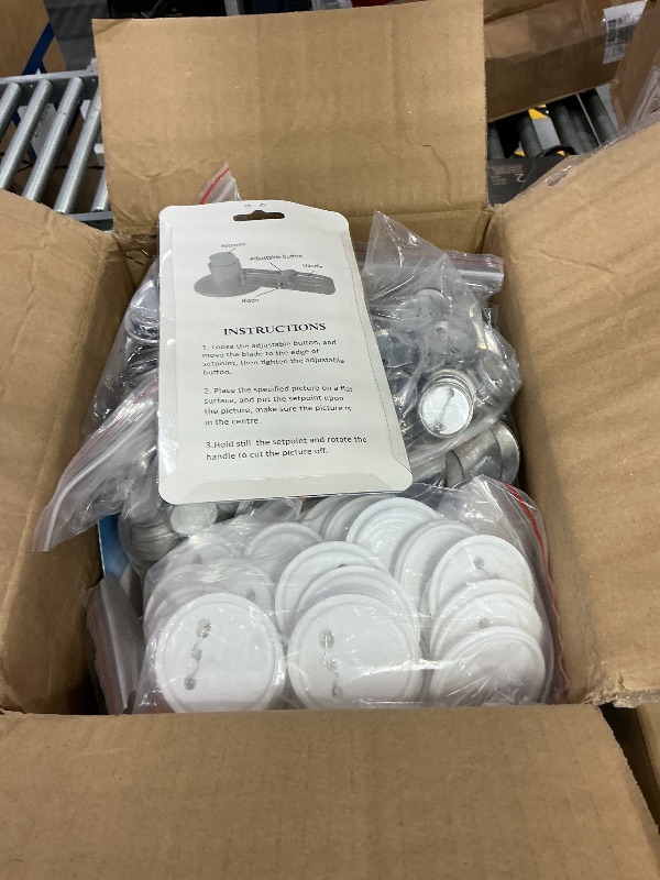 View 2 of VEVOR Button Maker Machine 2-in-1 Kit
