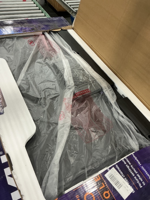 Photo 1 of Roku 55" Select Series 4K QLED Smart TV