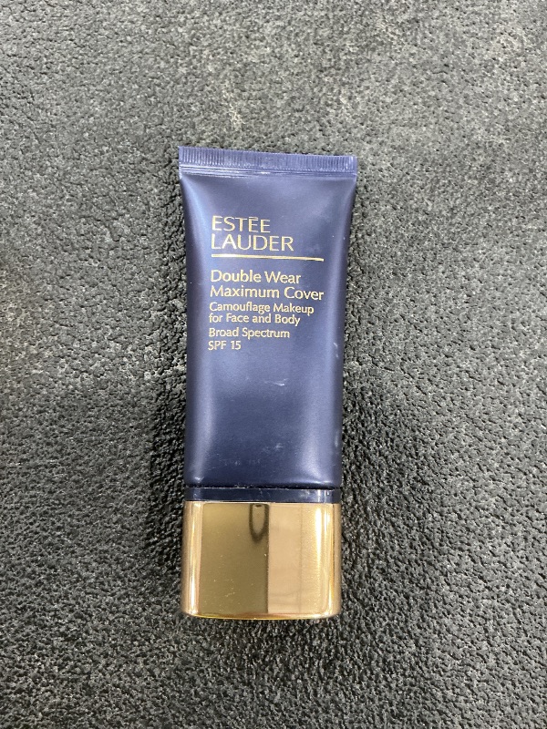 Photo 1 of Estée Lauder Double Wear Maximum Cover Foundation SPF 15