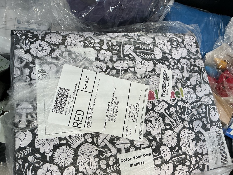 Photo 1 of ZHOYIMIMI DIY Coloring Blanket with 12 Markers