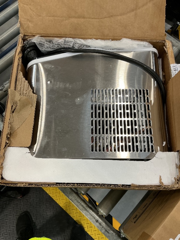 Photo 1 of Aeitto Countertop Ice Maker