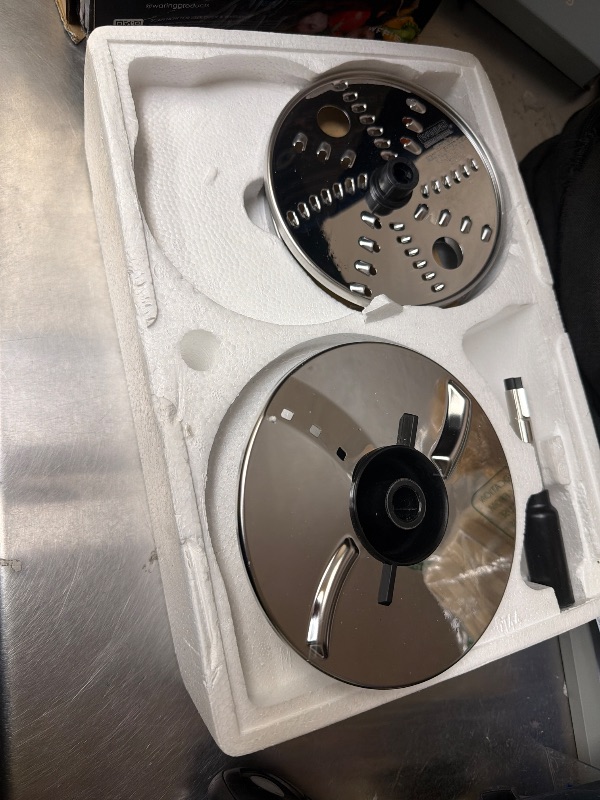Photo 1 of SELLING FOR PARTS ONLY ............................Waring 2.5 Quart Food Processor