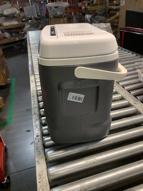 View 2 of *** MINOR SCUFFS INSIDE BODY ***
Igloo 28 qt, Hot/Cold Grey