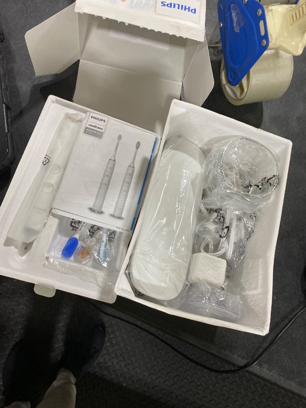 Photo 1 of Philips Sonicare DiamondClean Smart Electric Toothbrush