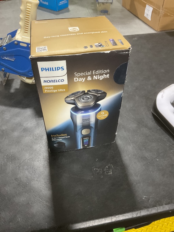 Photo 1 of Philips Norelco i9000 Prestige Electric Shaver, Special Edition