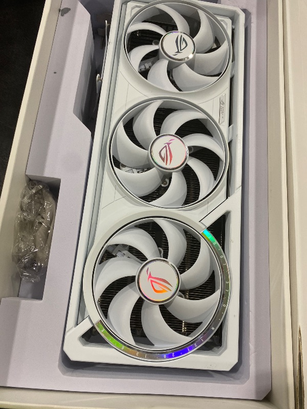 Photo 1 of ASUS ROG Astral GeForce RTX 5090 32GB GDDR7 White OC Edition Graphics Card