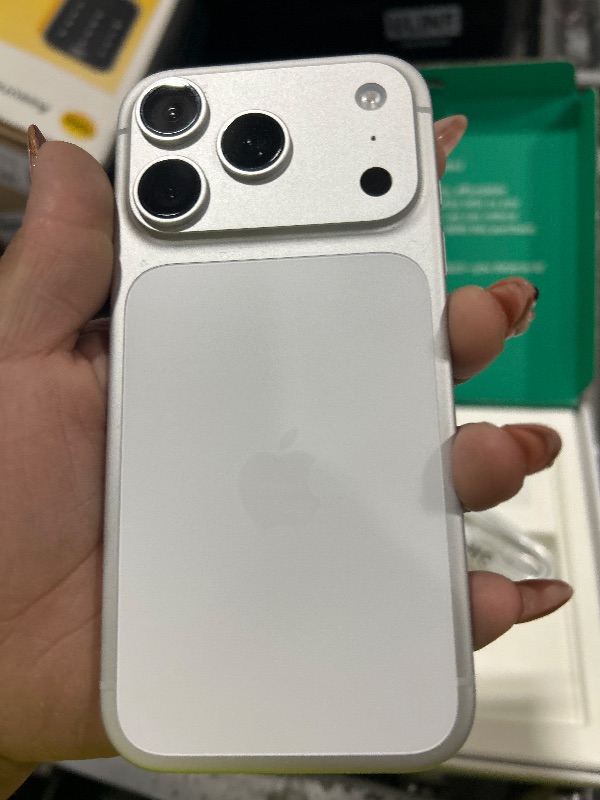 Photo 1 of Apple iPhone 17 Pro 512GB Silver