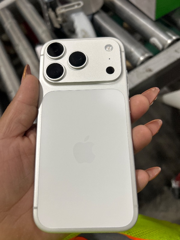 Photo 1 of Apple iPhone 17 Pro 512GB Silver