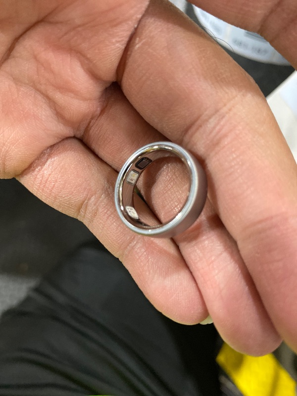 Photo 1 of Oura Ring 5 Smart Ring - Brushed Silver - Size 7