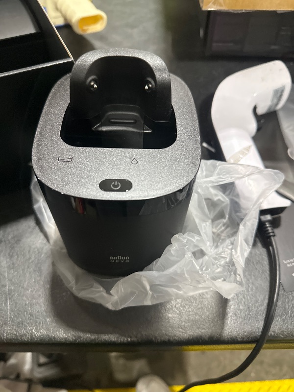 Photo 1 of Braun NEVO Men's Electric Shaver with AeroTouch Technology
