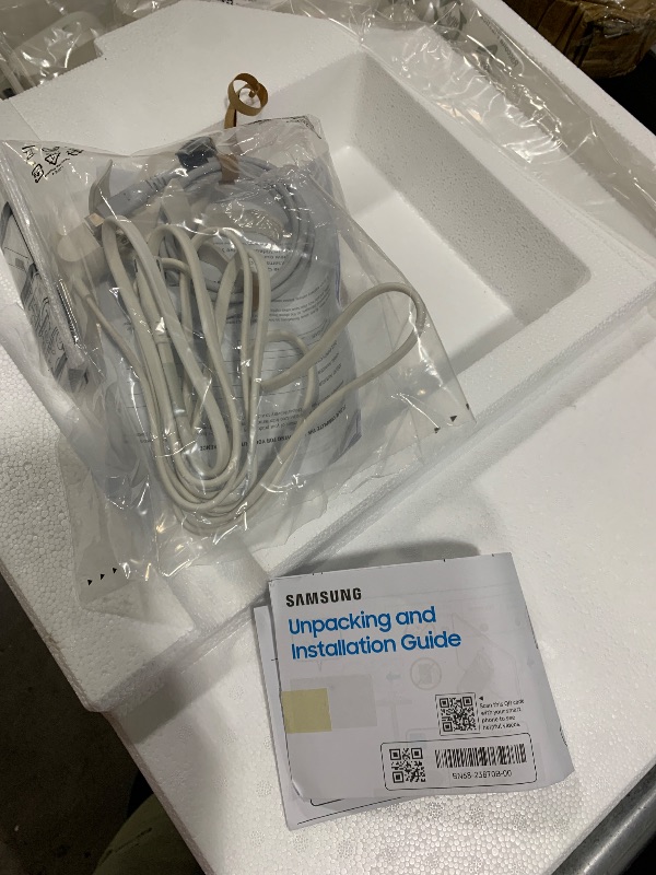 Photo 1 of Samsung The Movingstyle 27-inch Class Portable Smart Touch Screen (UN27LSM7) Detachable and Rollable Style, Built-in Battery, NQ4 AI Gen2 Processor, Motion Xcelerator 120Hz