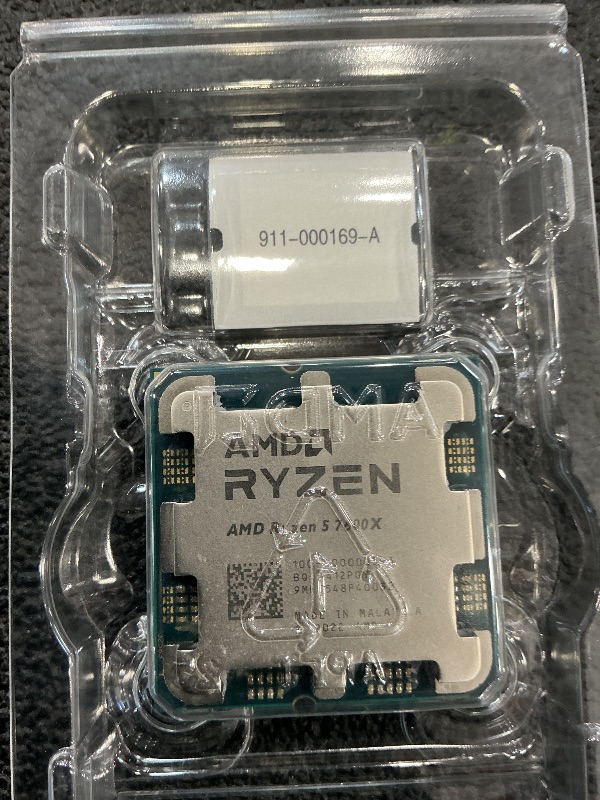 View 3 of CPU A R 5 7600X R5 7600X 4.7 GHz 6-Core 12-Thread CPU Processor 5NM L3=32M 100-000000593 Socket AM5 New But Without Cooler