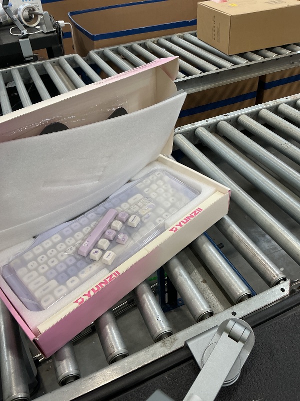 Photo 1 of YUNZII C98 99-Key Wireless Mechanical Keyboard