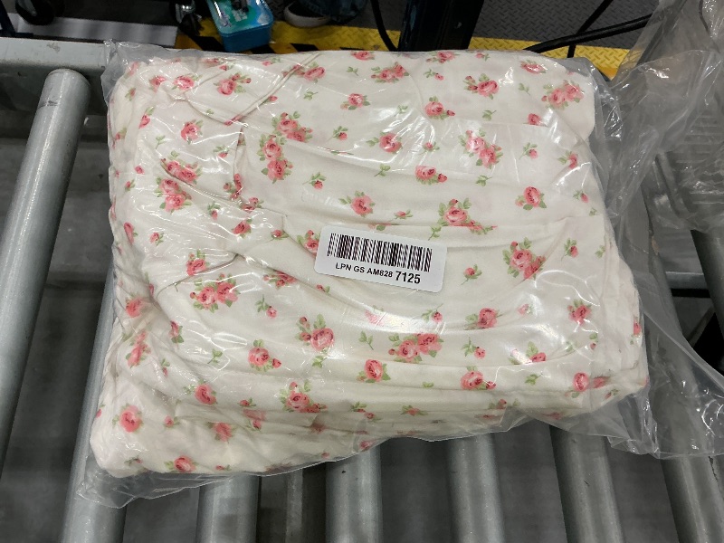 Photo 1 of Modern Threads Full Sheet Set - 4-Piece Microfiber, 28 Roses on Ivory