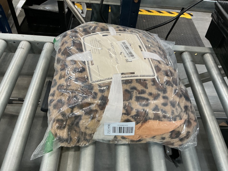 Photo 1 of MYRU Leopard Faux Fur Throw Blanket