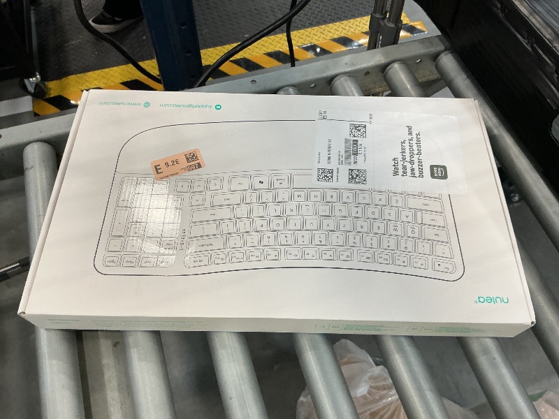 Photo 1 of Nulea RT08 Ergonomic Wave Wireless Keyboard