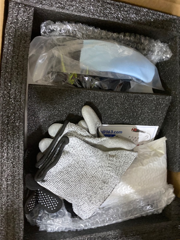 View 3 of Swiatla Cold Laser Therapy Device with 3 Heads