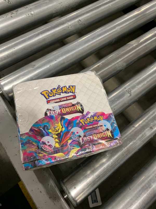 Photo 1 of Pokemon SWORD AND SHIELD LAST ORIGIN TRADING CARDS PACK 