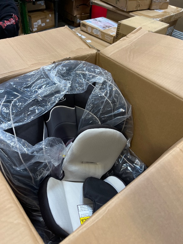 View 2 of Graco Extend2Fit Convertible Car Seat