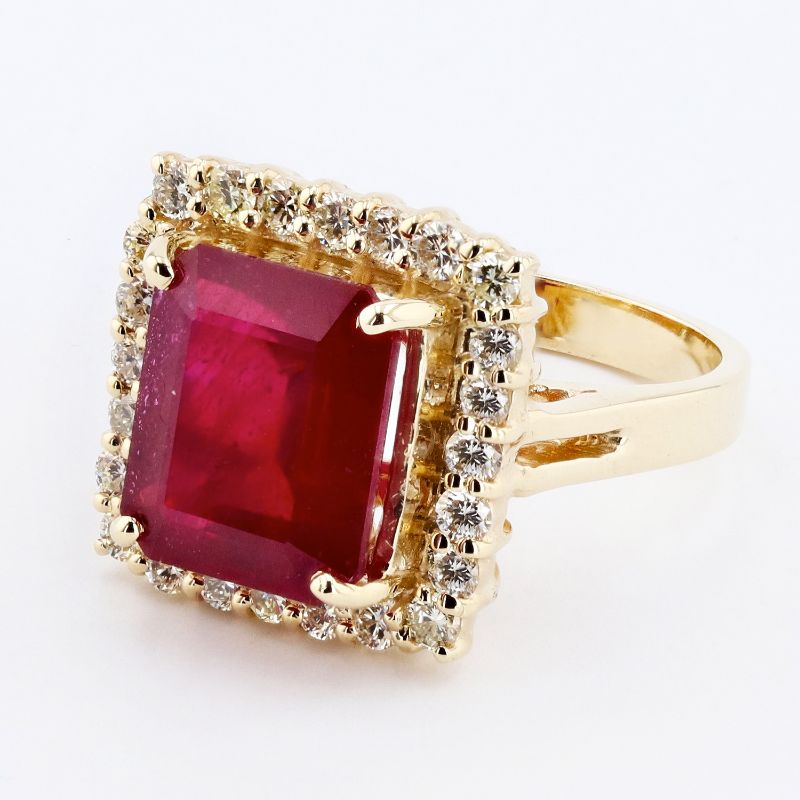 Photo 1 of 14K YELLOW GOLD 6.31ct RUBY AND 0.72ctw DIAMOND RING W CERTIFIED APPRAISAL (APPROX. SIZE 6.5)    RN031336
