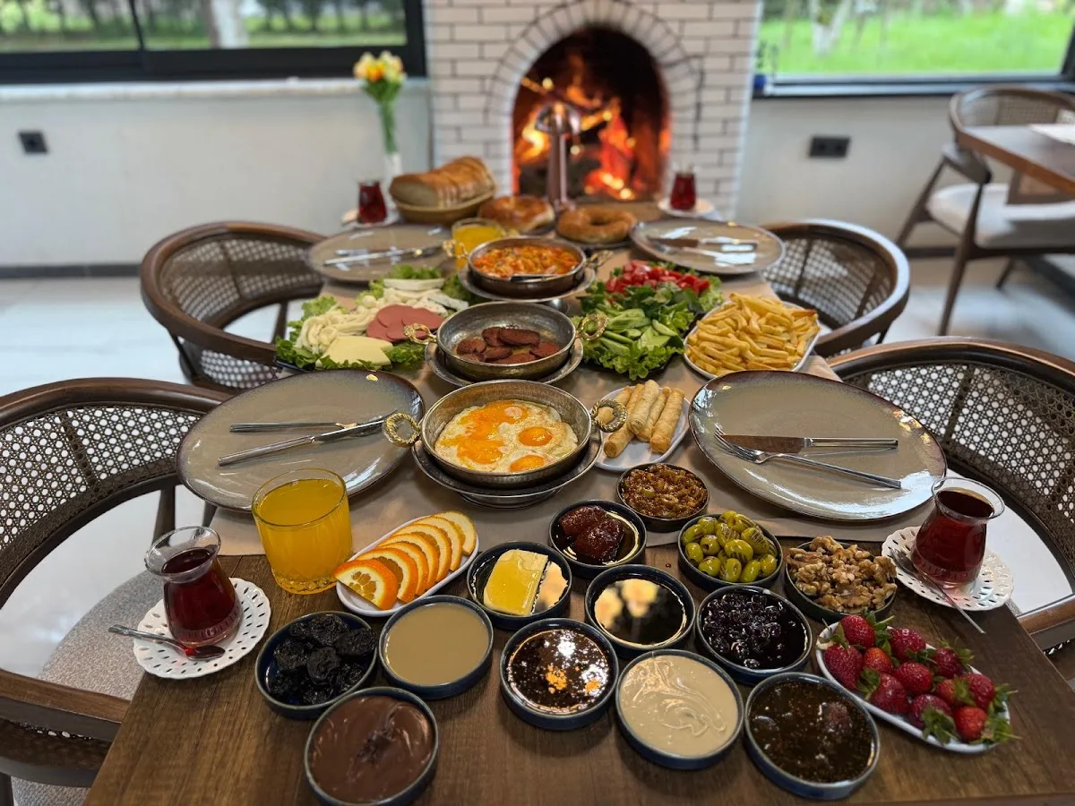Akkaşoğlu Restaurant Steak House & Kahvaltı — Fotoğraf 3