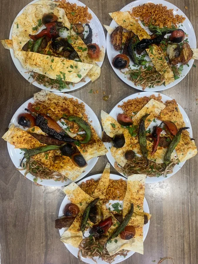 EYVAN kebap, lahmacun ,pide ve et döner salonu aydınlı — Fotoğraf 3
