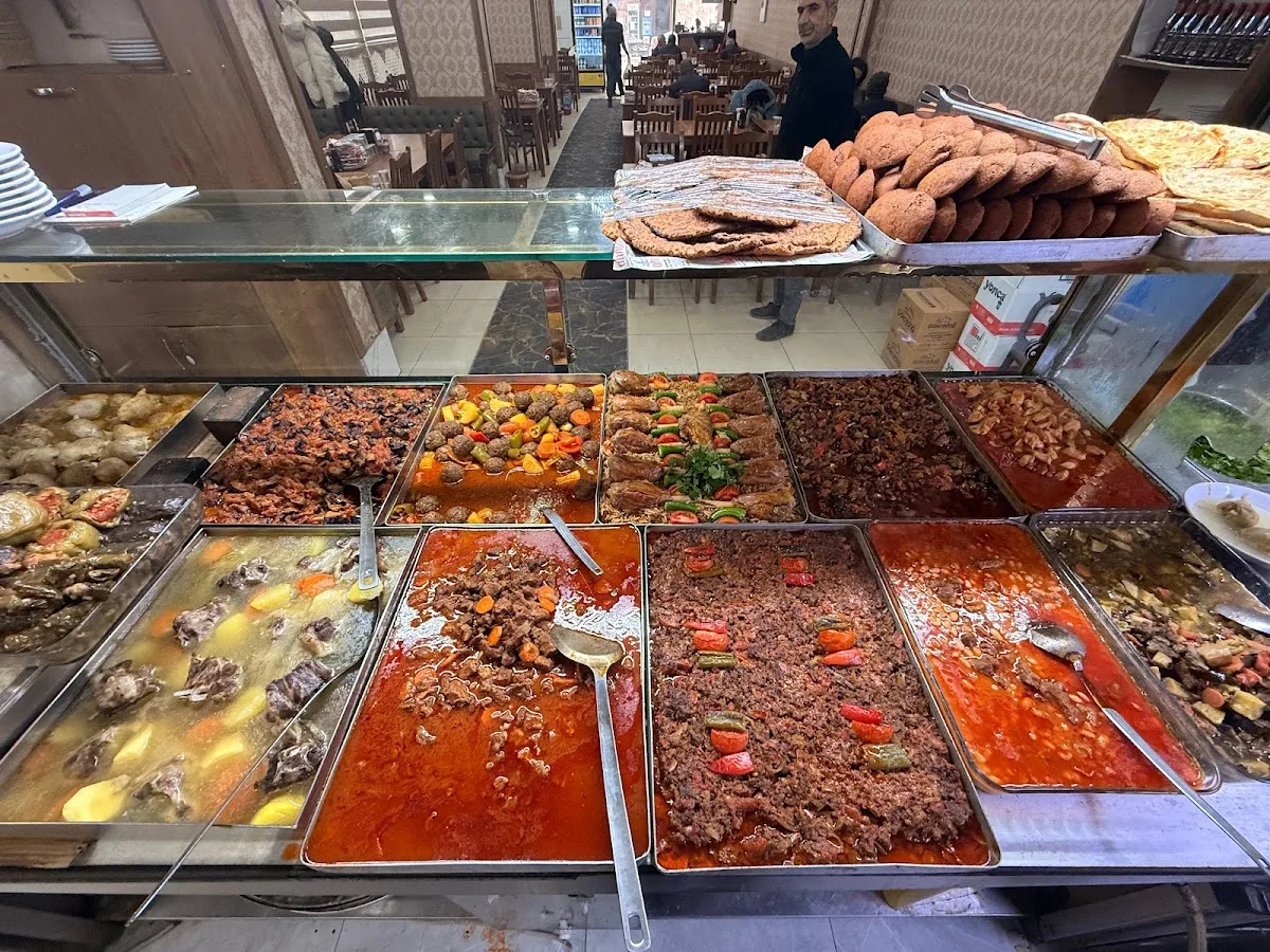 Şahmeran Mahali Yemekler — Fotoğraf 1